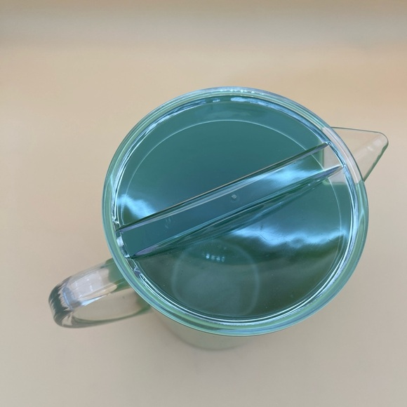 Pottery Barn Alfresco Acrylic Drink Pitcher  Green Vintage 2 Qt NWT Flawed - Picture 2 of 11